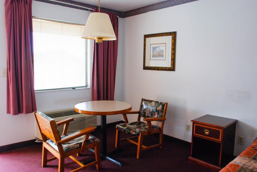 Hubbard Westworld Country Inn الغرفة الصورة
